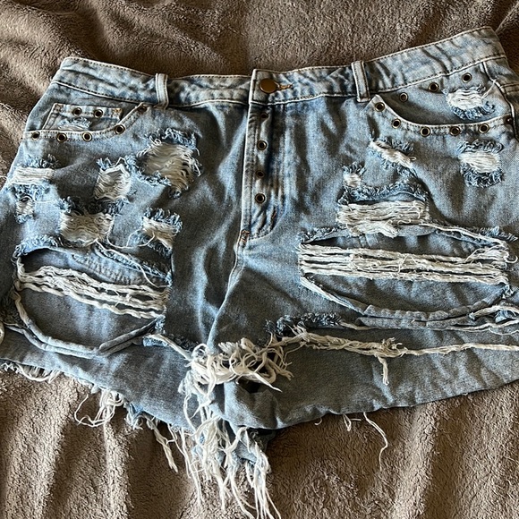 Stylish jean shorts - Picture 1 of 1
